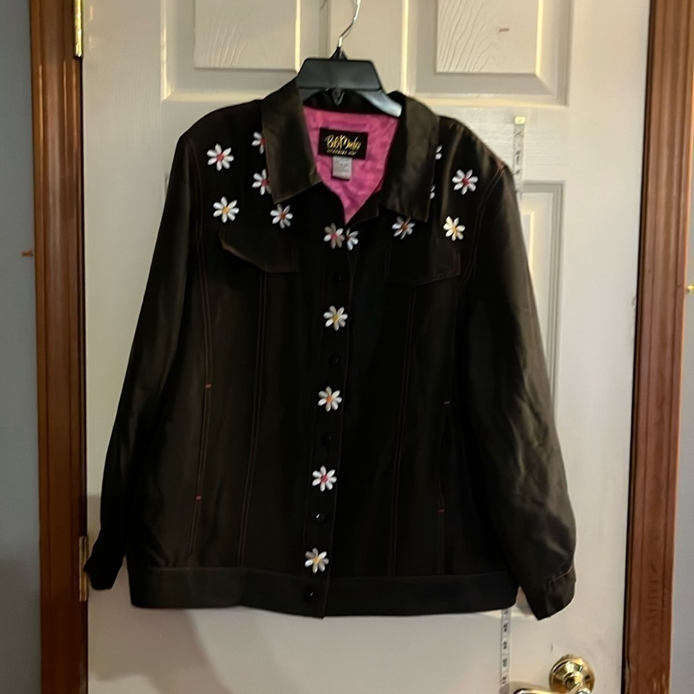 VTG-Bob Mackie-L-black-wearable art 100% silk, daisy embroidered jacket.